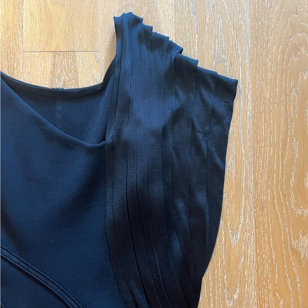 Beautifully structured black mini asymmetrical dress Zac Posen - Picture 10 of 17
